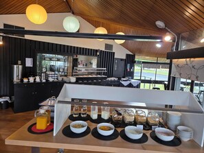 Päivittäinen buffetaamiainen maksusta