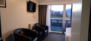 Chambre Deluxe double | Literie fournie, réveille-matin