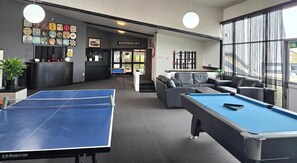 Game room - Fiordland Hotel (Te Anau)