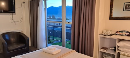 Deluxe Double Room. Fiordland Hotel