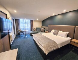 Deluxe Room, 1 King Bed | In-room safe, iron/ironing board, free cribs/infant beds, free WiFi