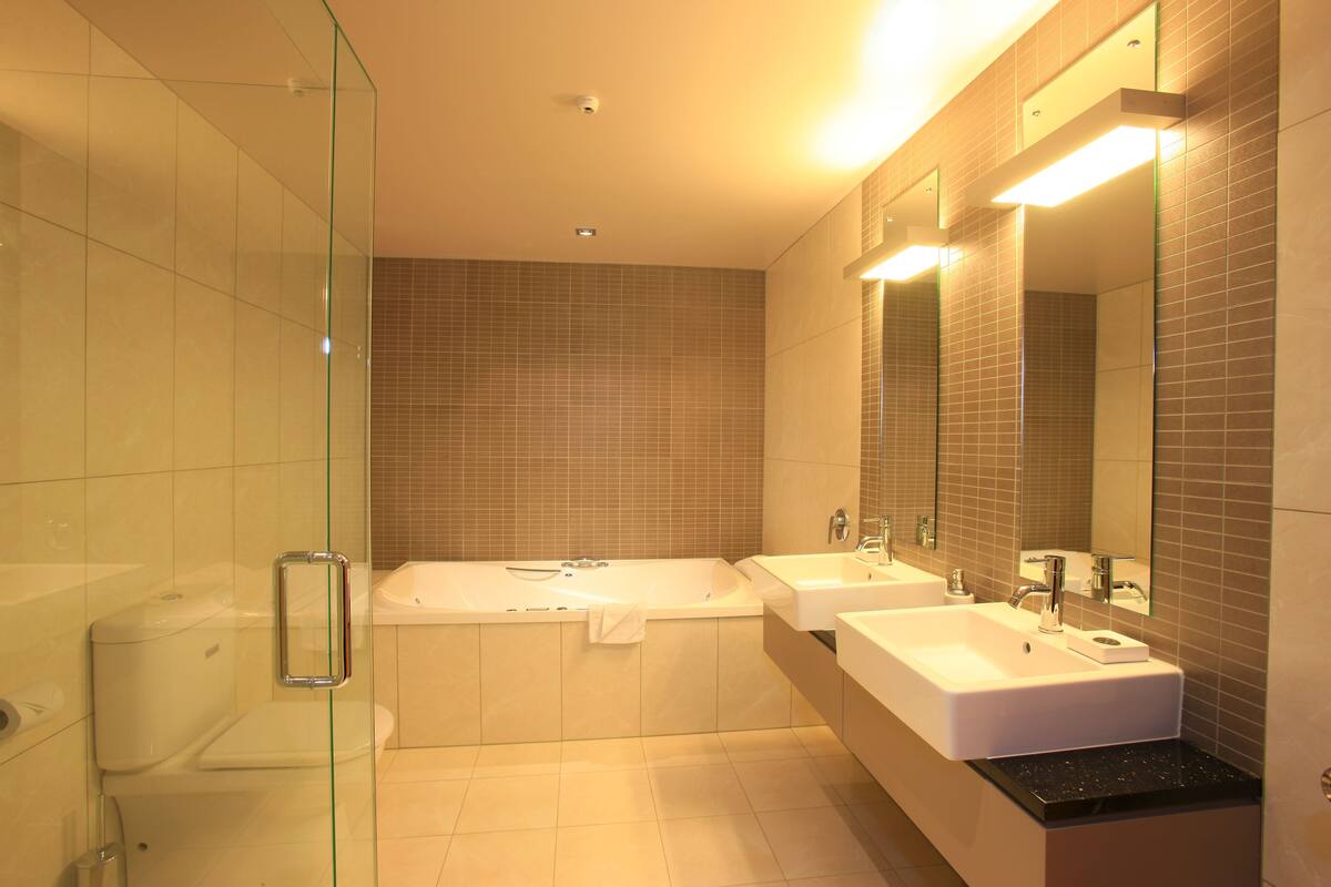 deluxe suite, 1 king bed | bathroom | free toiletries, hair dryer, towels, soap