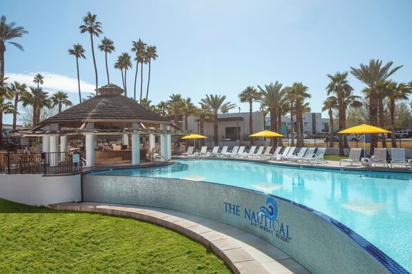 Bar junto a la alberca