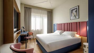 Standard Room, 1 King Bed (matrimoniale/doppia) | In-room safe, desk, blackout drapes, soundproofing