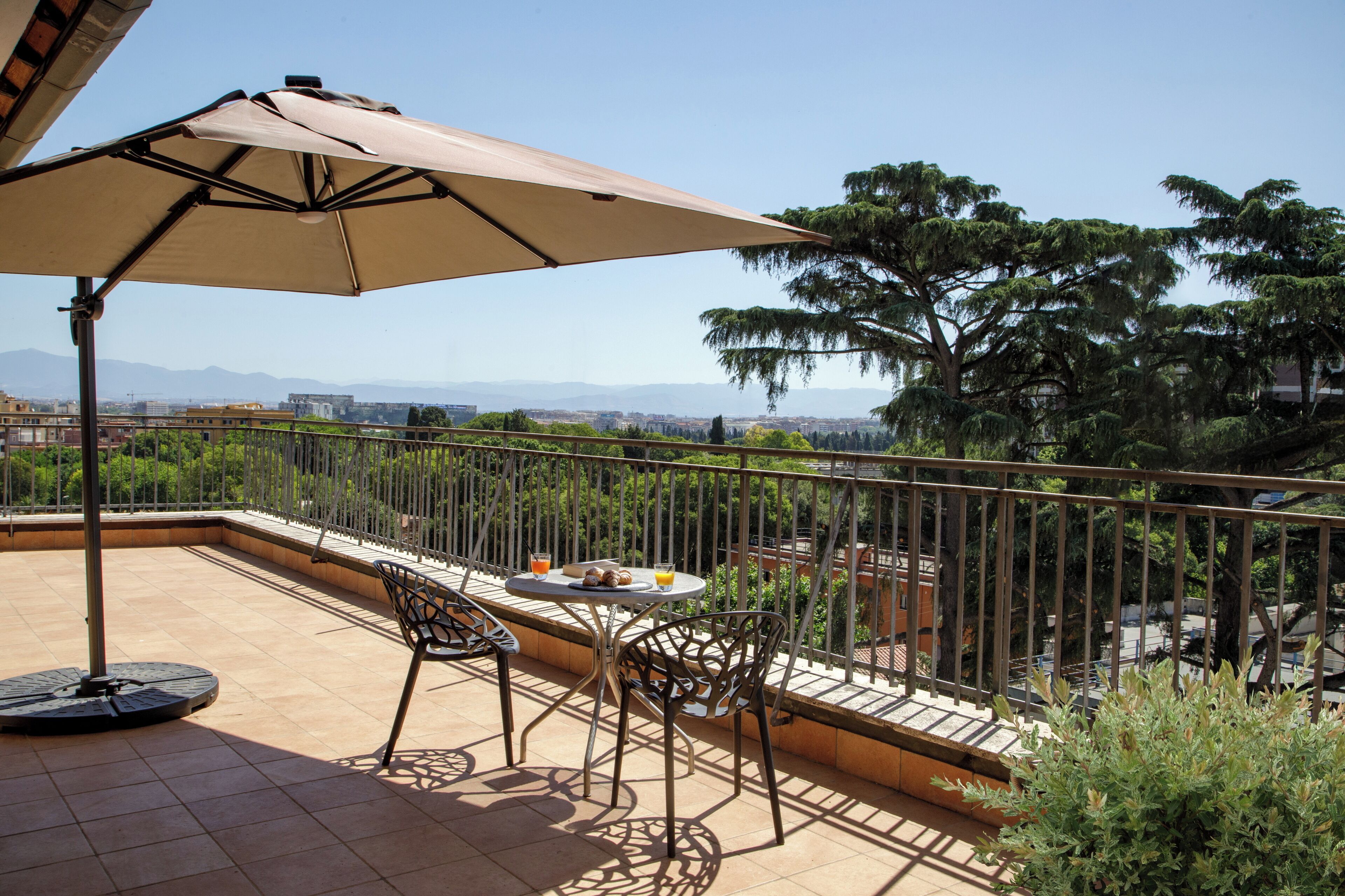 Suite, 1 King Bed, Terrace | In-room safe, desk, blackout drapes, soundproofing