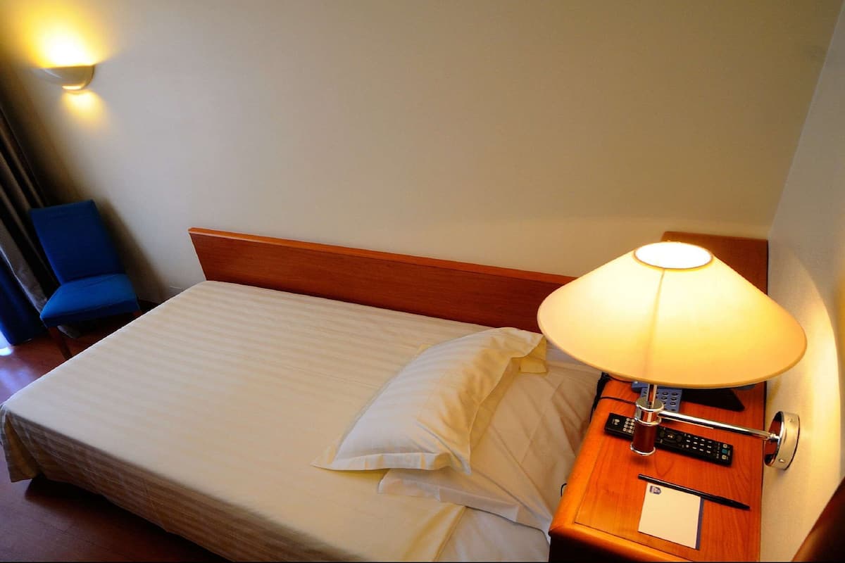 In-room safe, desk, blackout drapes, soundproofing