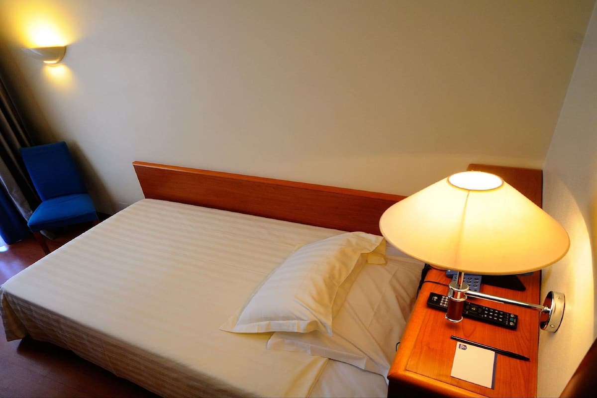 In-room safe, desk, blackout drapes, soundproofing