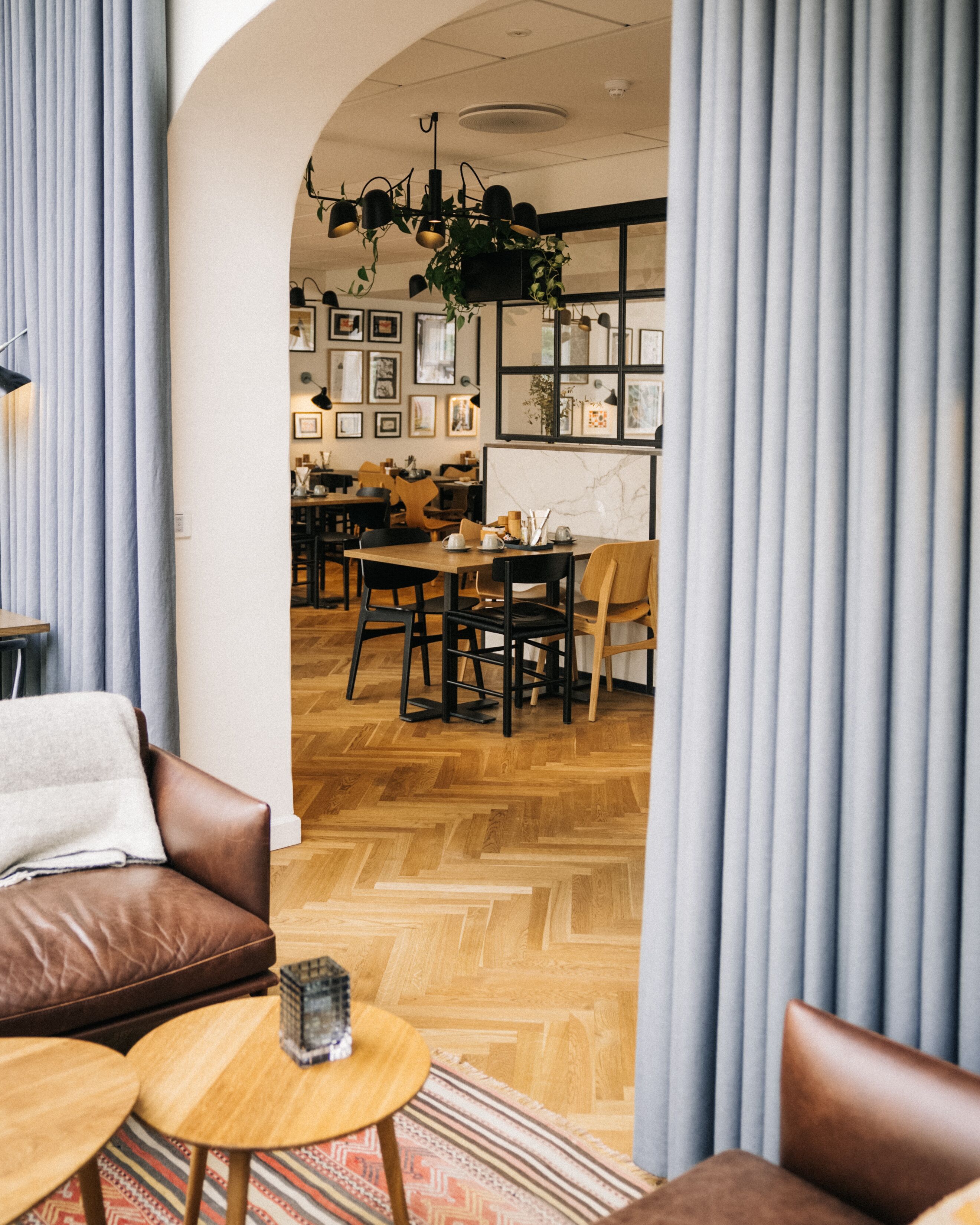 daily buffet breakfast (dkk 250 per person)