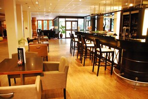 Bar (on property) - Golden Tulip Accra Hotel (Accra)