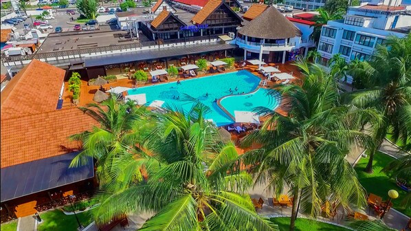 Outdoor pool - Golden Tulip Accra Hotel (Accra)