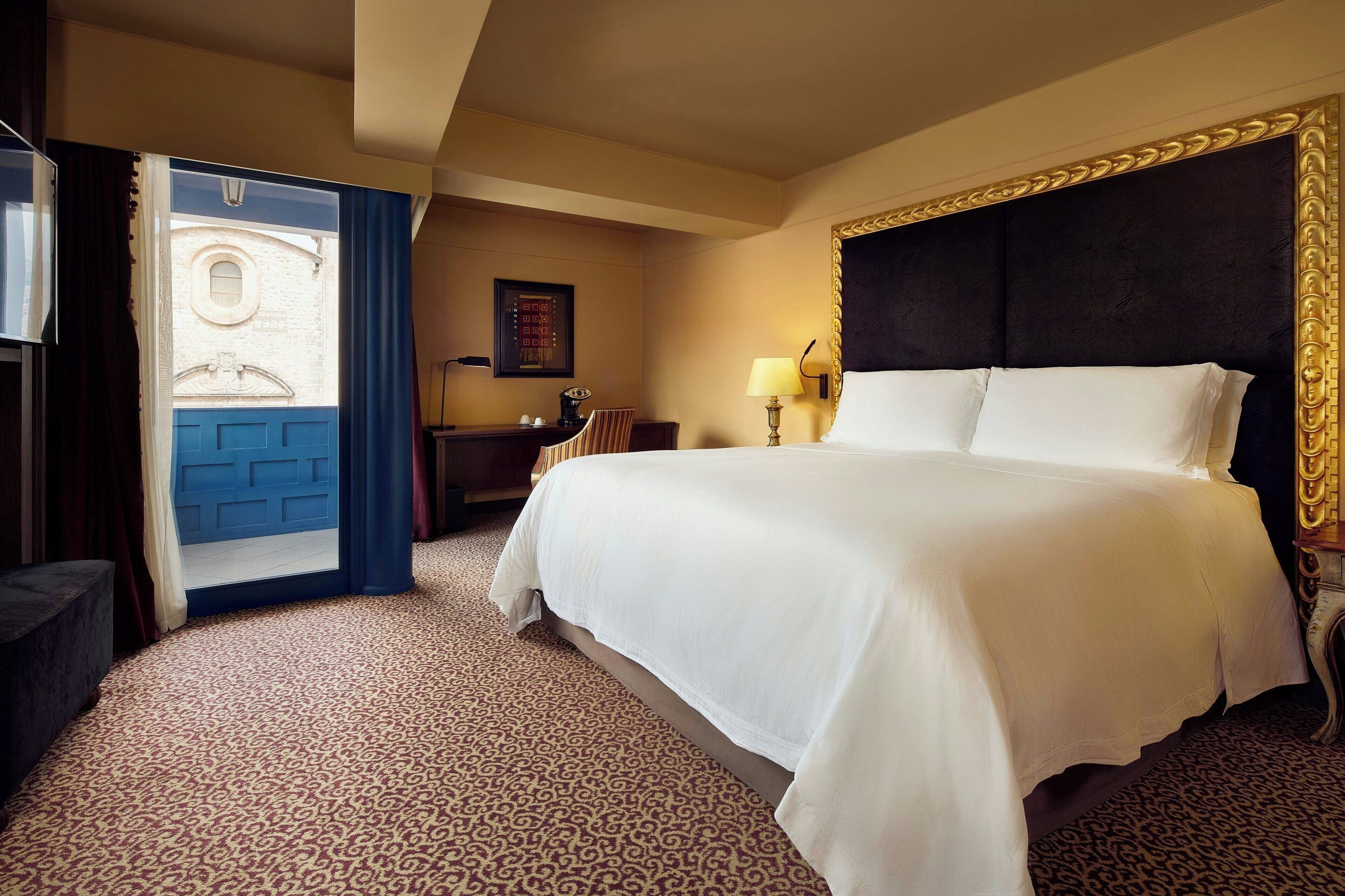 أغطية فراش متميزة وألحفة محشوة بالريش وأسرّة بطبقة علوية مريحة وميني بار