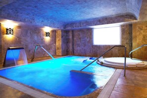 สระว่ายน้ำ