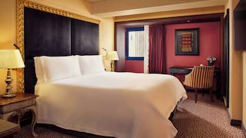 Habitación clásica, 1 cama de matrimonio grande | Ropa de cama de alta calidad y edredones de plumas