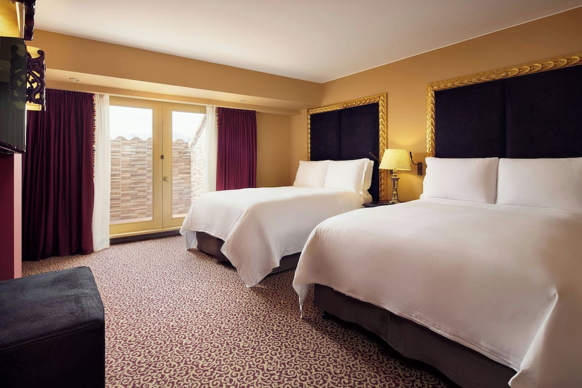 أغطية فراش متميزة وألحفة محشوة بالريش وأسرّة بطبقة علوية مريحة وميني بار