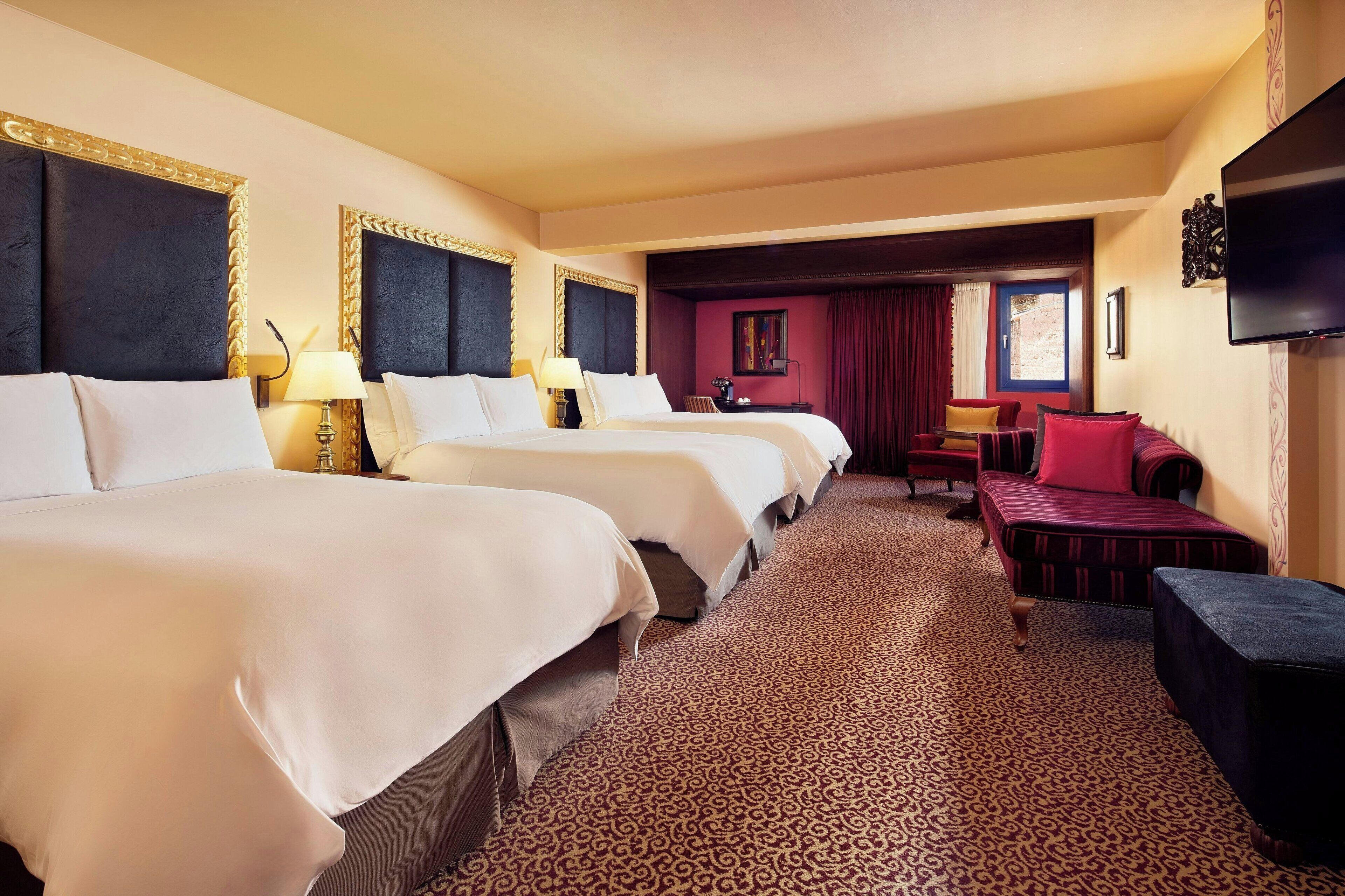 أغطية فراش متميزة وألحفة محشوة بالريش وأسرّة بطبقة علوية مريحة وميني بار