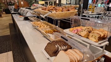 Desayuno buffet todos los días (EUR 19.50 por persona)