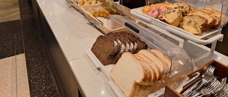 Daily buffet breakfast (EUR 19.50 per person)