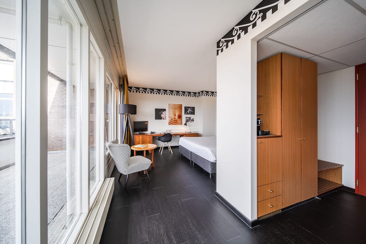 1 bedroom, in-room safe, desk, iron/ironing board