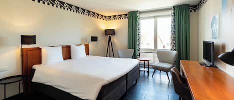 Standard Twin Room, City View | In-room safe, desk, iron/ironing board (on request), WiFi (free)