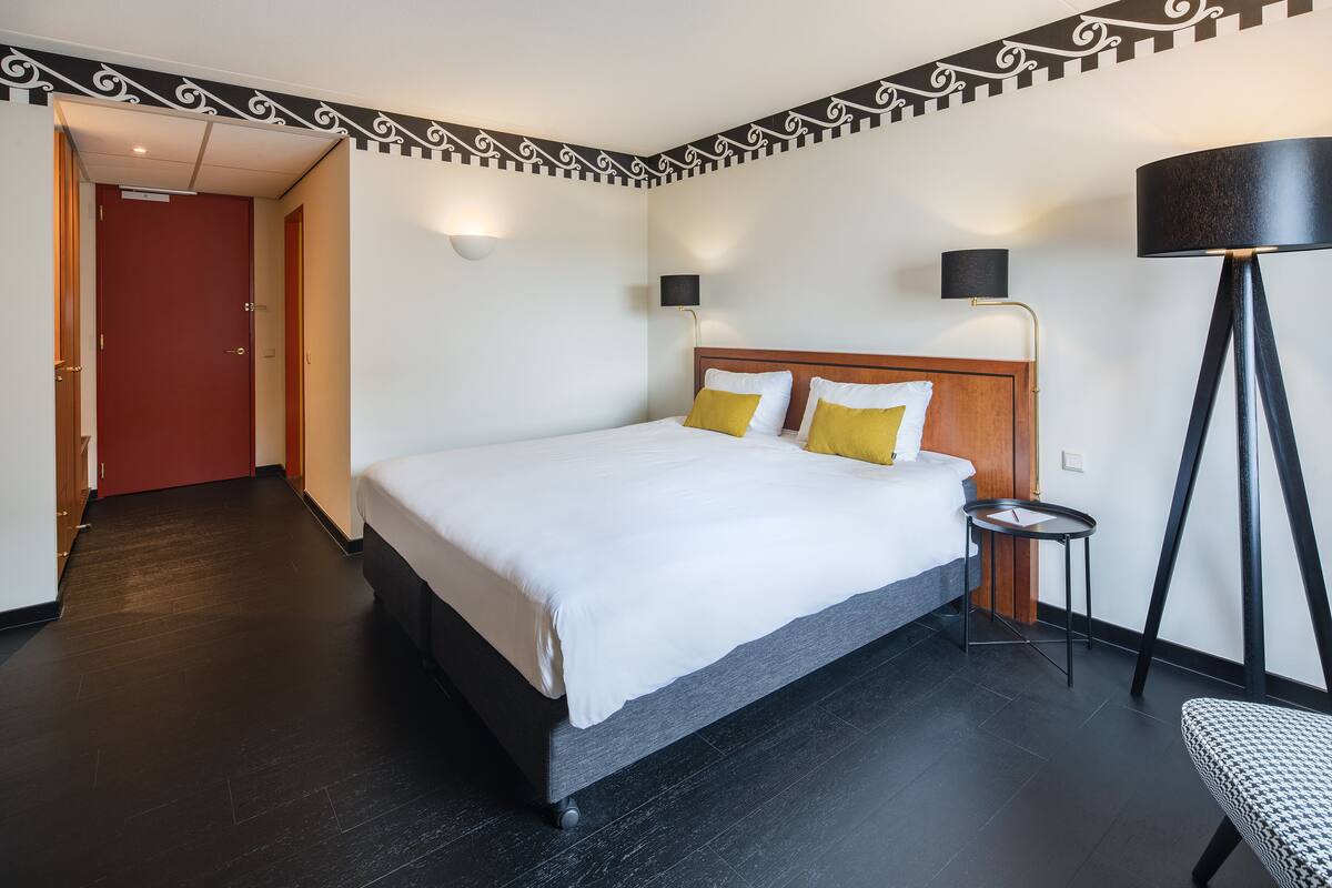 Junior Room | In-room safe, desk, iron/ironing board (on request), WiFi (free)
