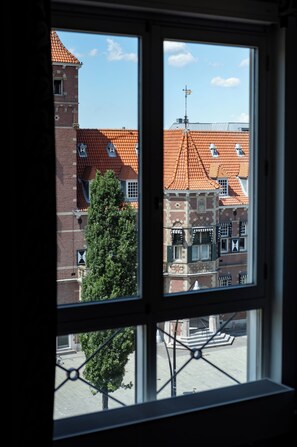 Junior Room | In-room safe, desk, iron/ironing board (on request), WiFi (free) - Hotel Theater Figi (Zeist)