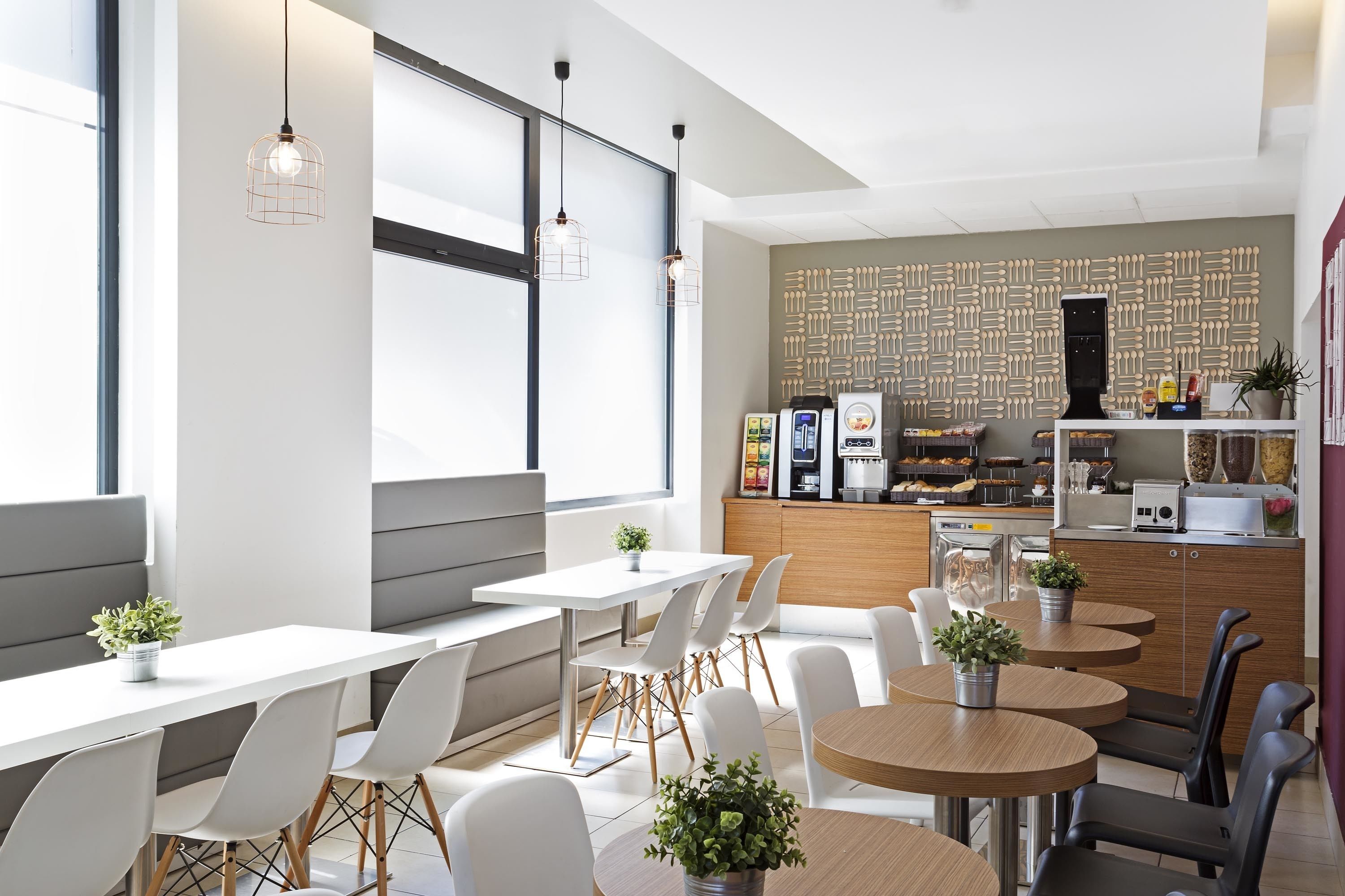 每日供应自助式早餐（每人 EUR 7.9）