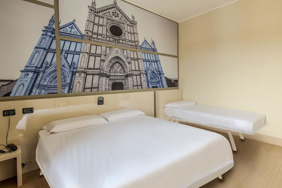 Tremannsrom, ikke-røyk | Safe på rommet, skrivebord, blendingsgardiner og barnesenger (inkludert)