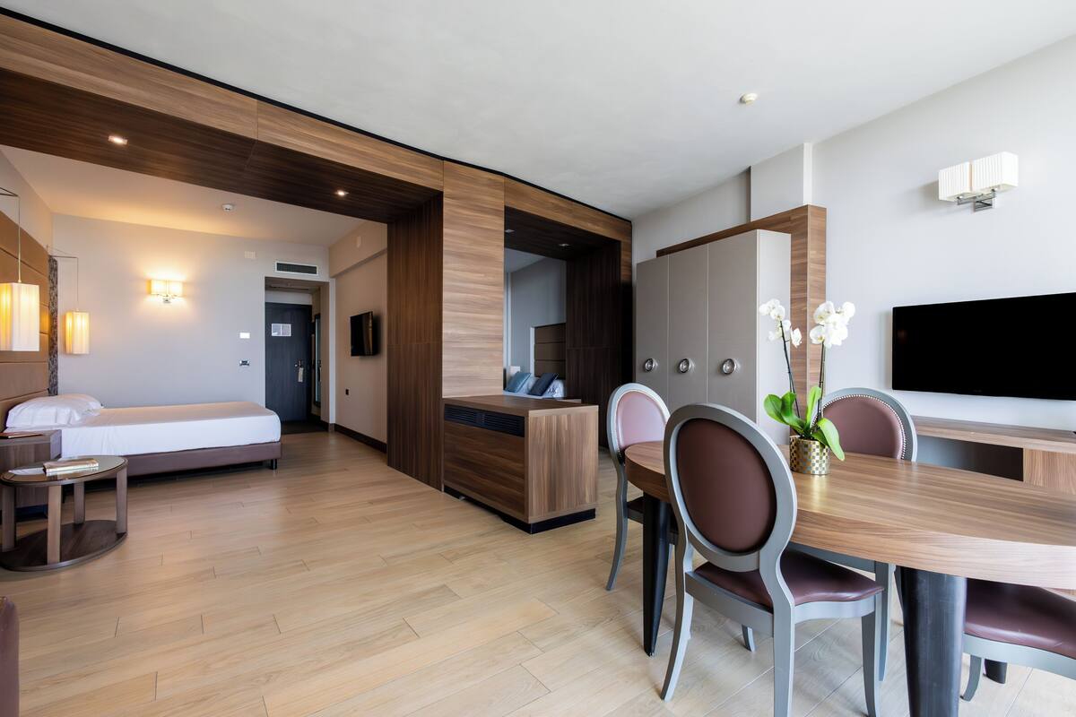 Presidential Suite, Sea View | Premium bedding, minibar, in-room safe, desk