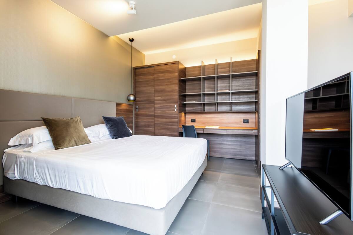 Camera King | Premium bedding, minibar, in-room safe, desk