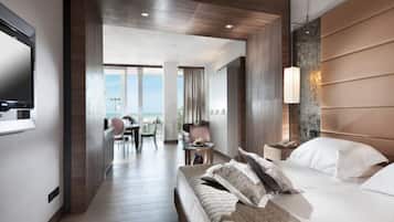 Suite Presidenziale, vista mare | Biancheria da letto di alta qualità, minibar, una cassaforte in camera