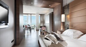 Suite – president, sjøutsikt | Sengetøy av topp kvalitet, minibar, safe på rommet og skrivebord