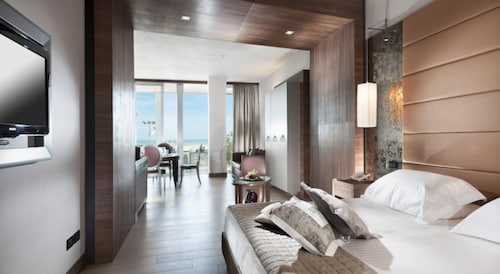 Waldorf Suite Hotel