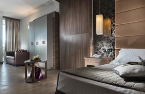 Premium bedding, minibar, in-room safe, desk - Waldorf Suite Hotel (Rimini)
