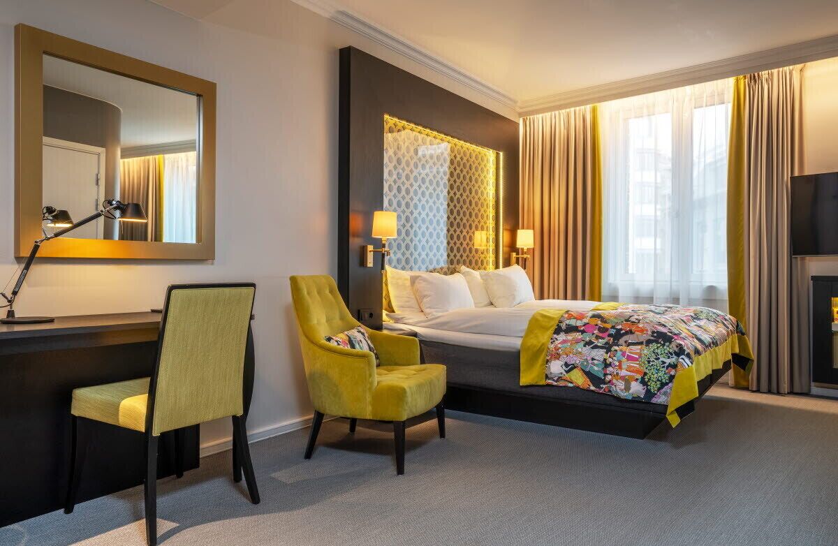 business room, non smoking | premium bedding, pillow-top beds, minibar, in-room safe