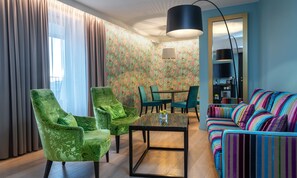 套房, 无烟房 | 高档床上用品、加厚床垫、迷你吧、客房内保险箱