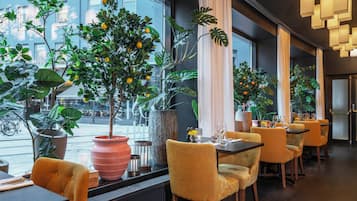 Frokost, lunsj og middag serveres