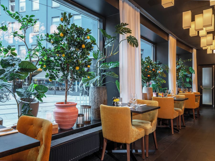 Breakfast, lunch and dinner served