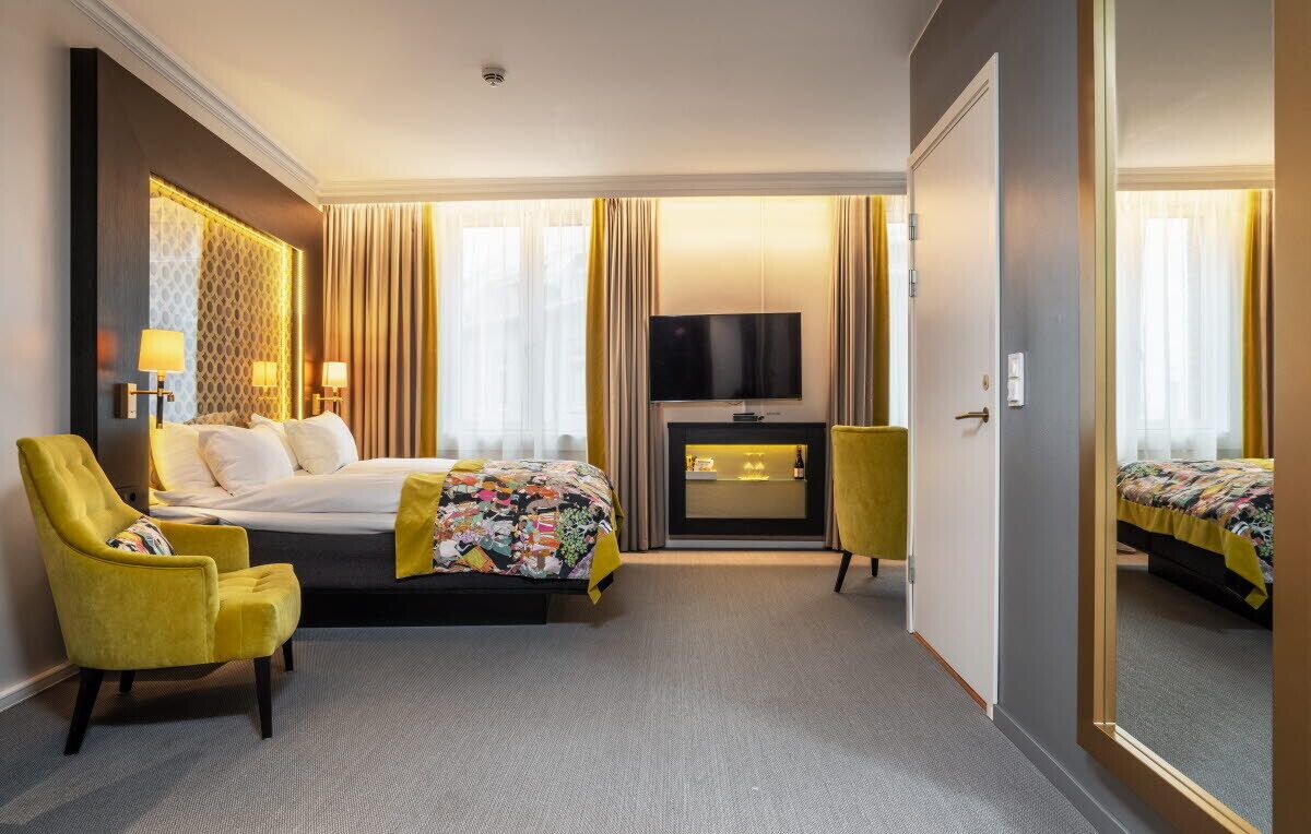 business room, non smoking | premium bedding, pillow-top beds, minibar, in-room safe