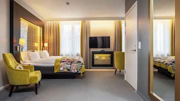 Business Room, Non Smoking | Premium bedding, pillow-top beds, minibar, in-room safe