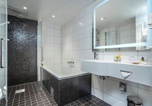 Eco-friendly toiletries, hair dryer, bathrobes, slippers - Thon Hotel Rosenkrantz (Oslo)