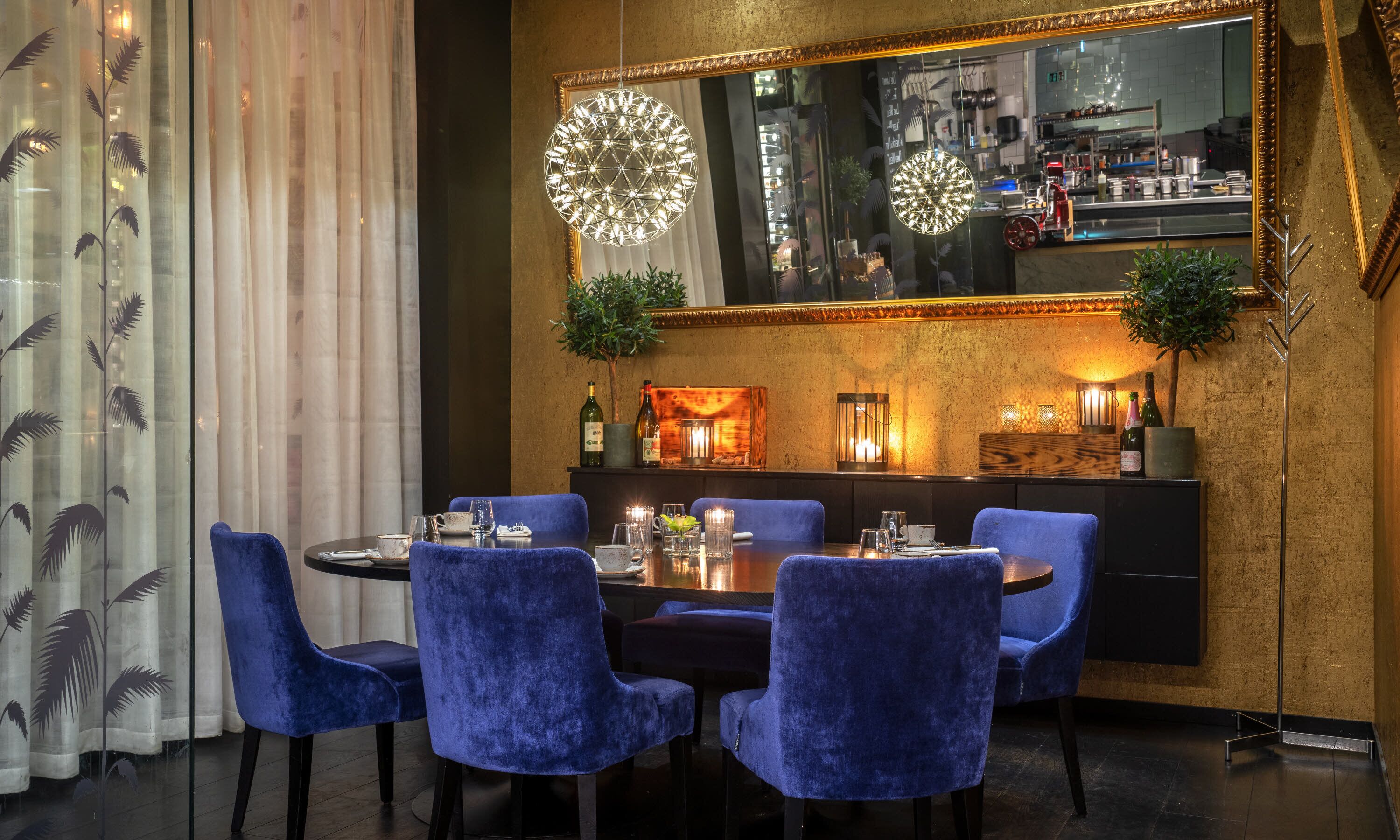 breakfast, lunch and dinner served