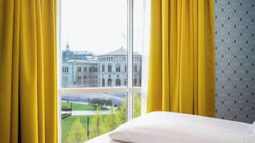 Suíte júnior, para não fumantes | Roupas de cama premium, camas com colchões pillow-top, frigobar