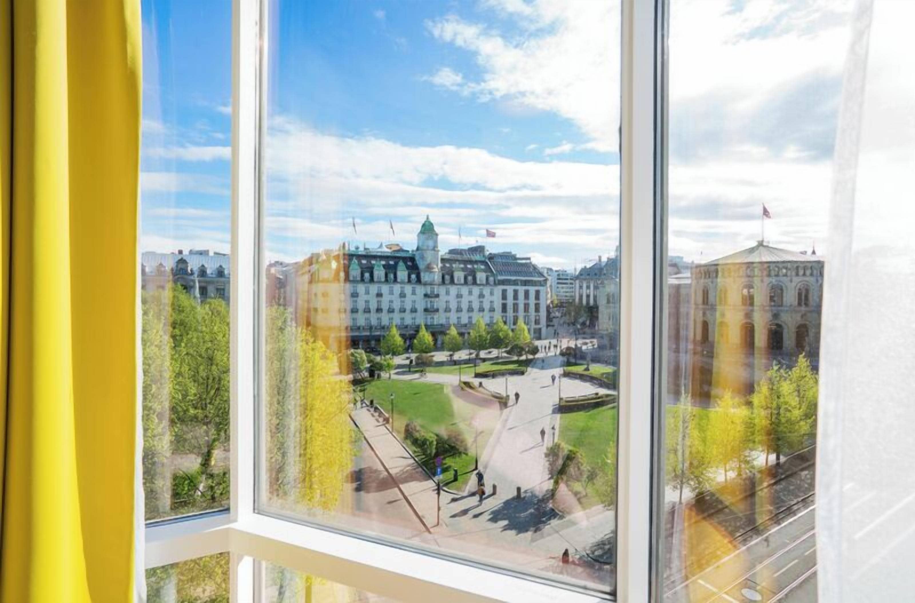 Premium bedding, pillowtop beds, minibar, in-room safe