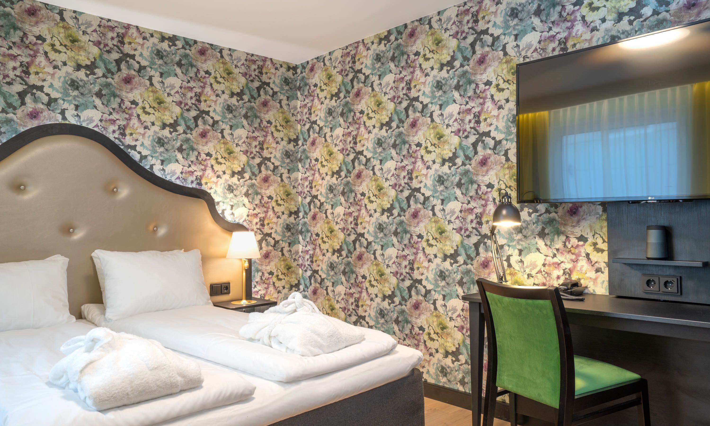 standard double room, non smoking | premium bedding, pillow-top beds, minibar, in-room safe