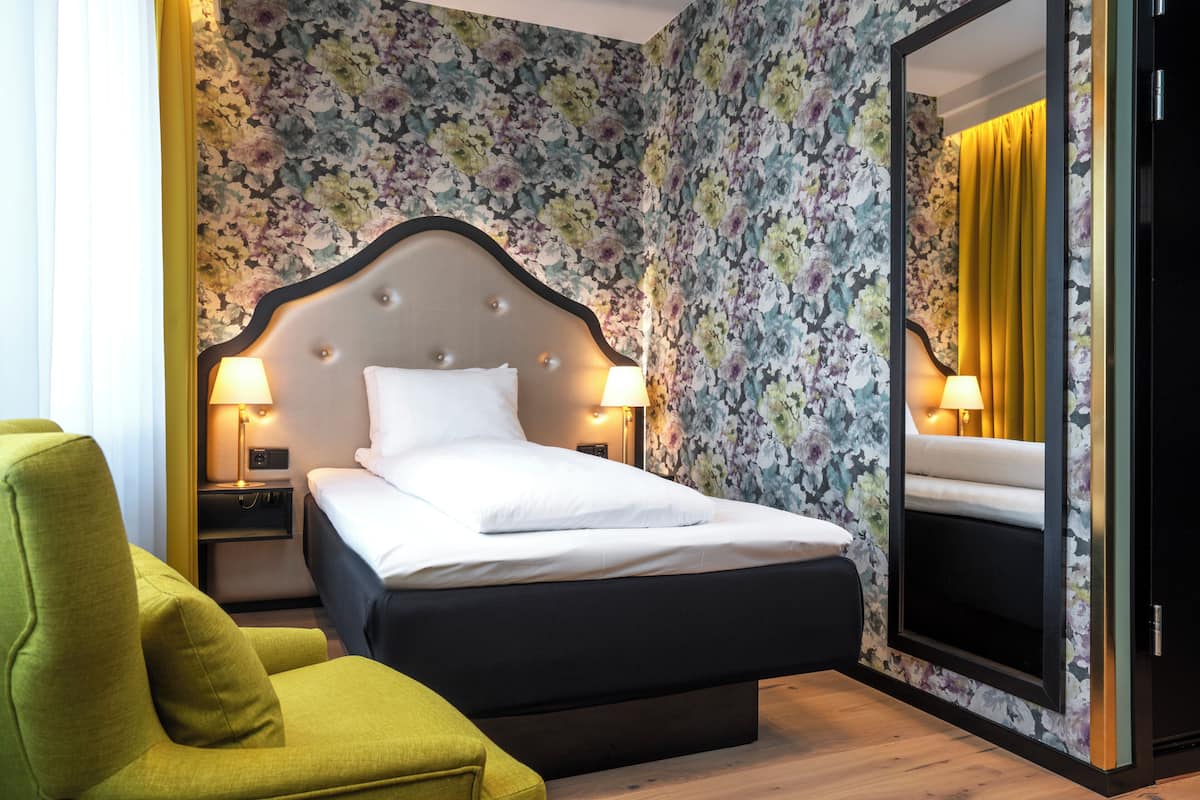 Habitación estándar, 1 cama de matrimonio, no fumadores | Ropa de cama de alta calidad, colchones con acolchado adicional, minibar