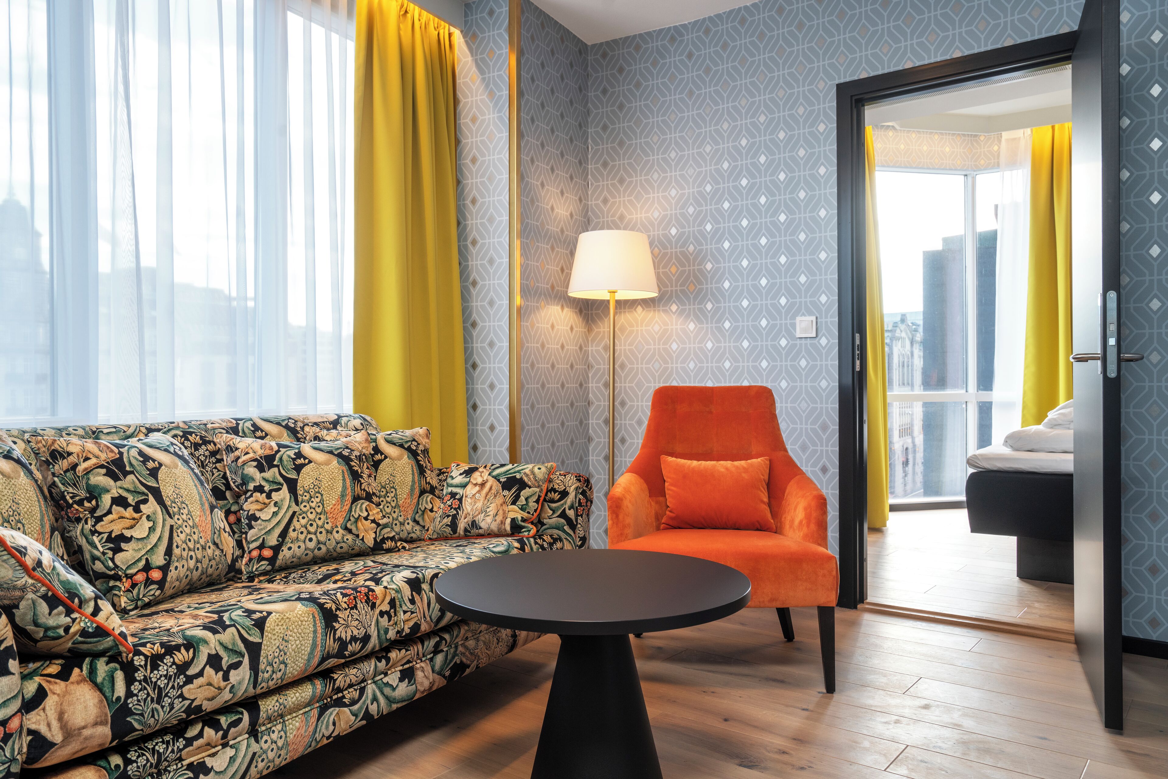 Suite junior, no fumadores | Ropa de cama de alta calidad, colchones con acolchado adicional, minibar