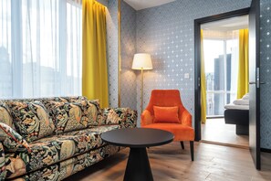 Junior Suite, Non Smoking | Premium bedding, pillowtop beds, minibar, in-room safe - Thon Hotel Cecil (Oslo)