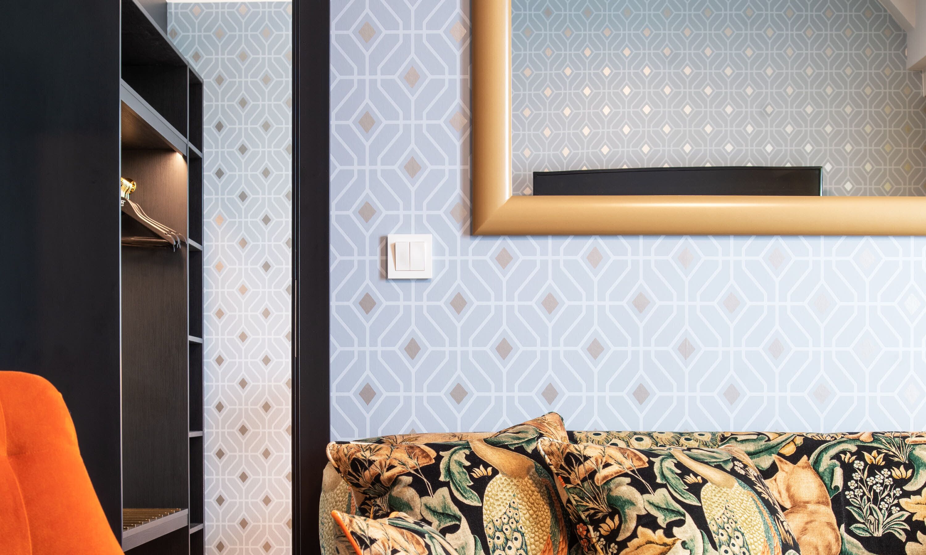 junior suite, non smoking | living room | flat-screen tv