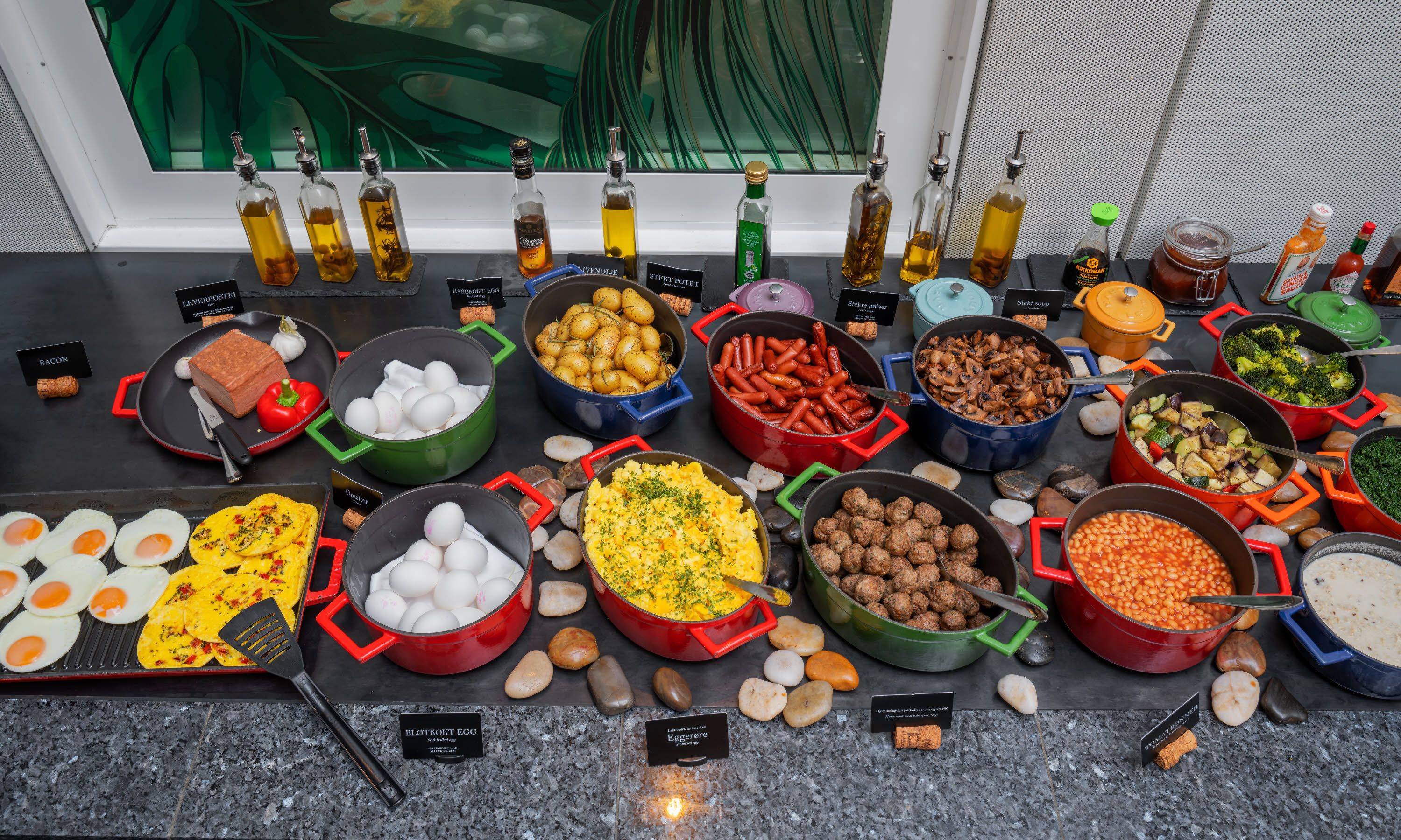 Free daily buffet breakfast