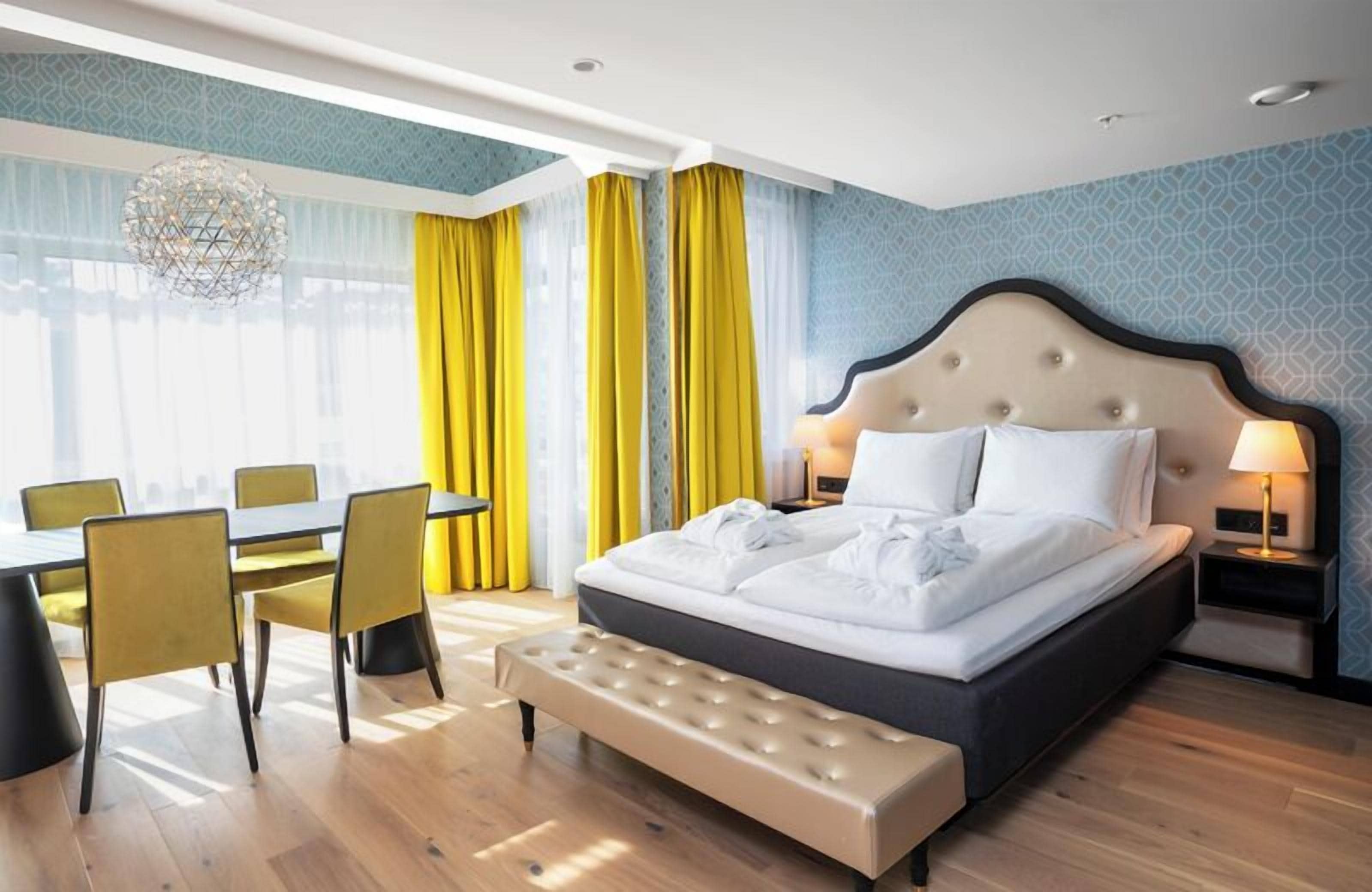 Business Room, Non Smoking | Premium bedding, pillowtop beds, minibar, in-room safe